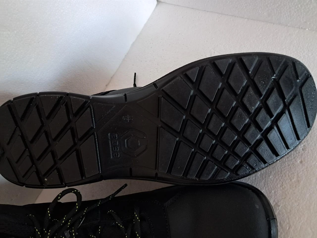 Superbes paires de chaussures de sécurité basses Kina B0900 noir / jaune - S3L F – photo 7